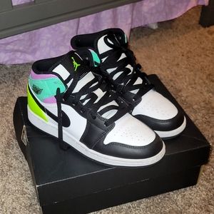 Air Jordan 1 Mid (GS) 4Y **WORN 2X**